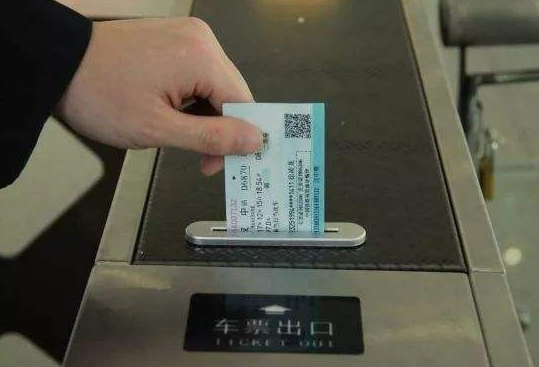 火車(chē)出行大改革！刷碼乘車(chē)正在試點(diǎn)，未來(lái)坐高鐵不用紙質(zhì)票