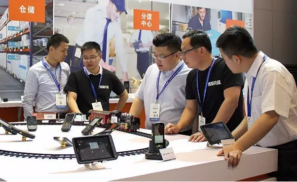 東集：智慧物流，以人為本